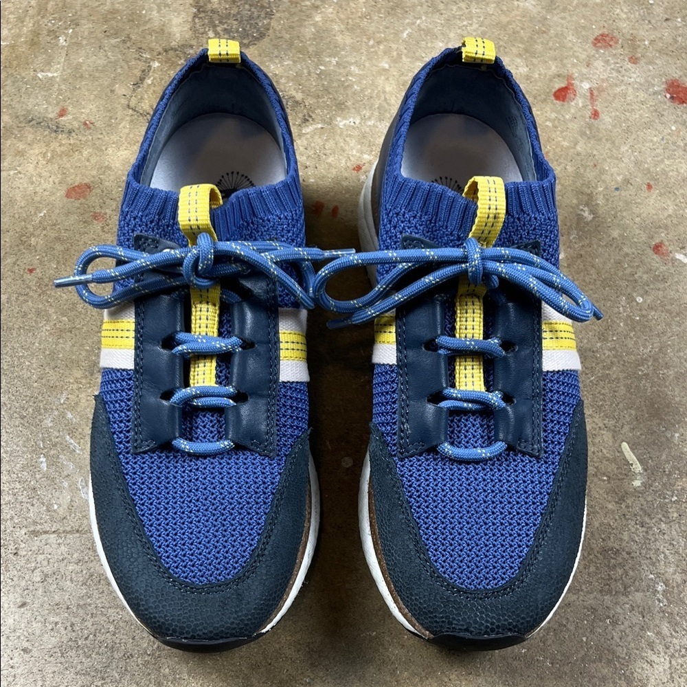 OTBT Speed shoe in Blue, Yellow and white
Size: 7